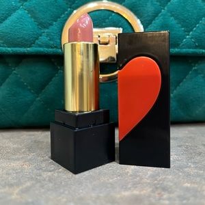 ORGANIC LIPSTICKS. HOME MADE WITH BEESWAX. HIGH PIGMENT.